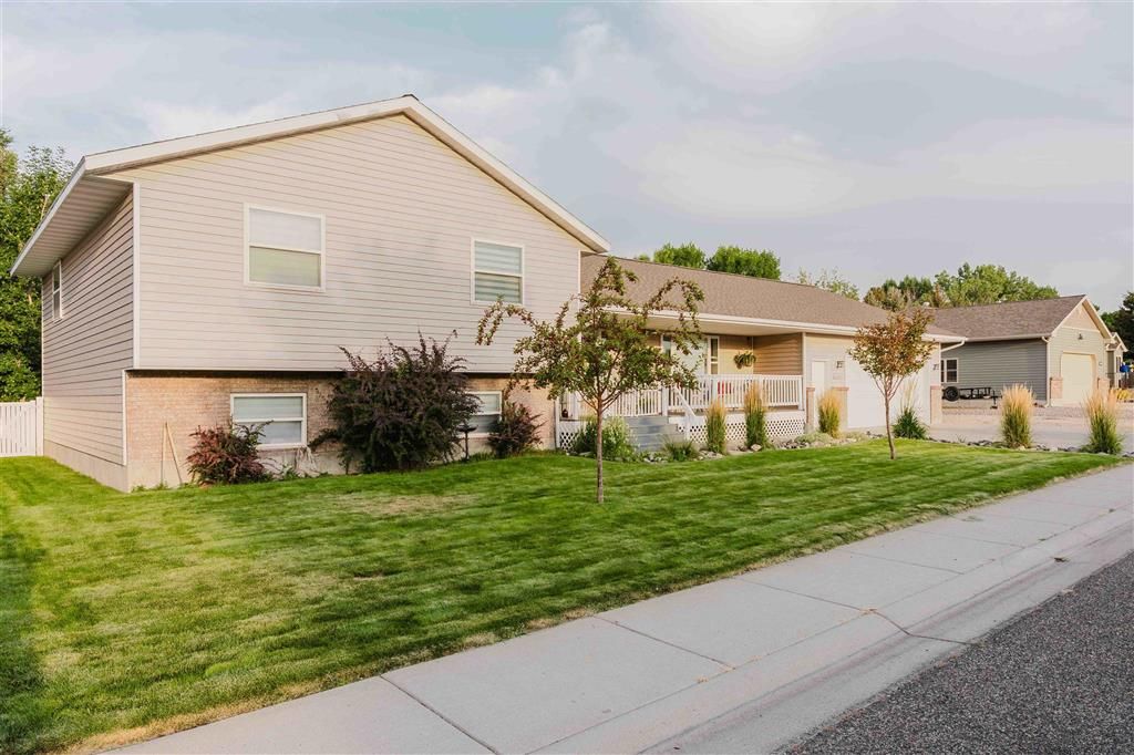 Photo of 908 35th St, Cody, WY 82414 (MLS # 10031885)