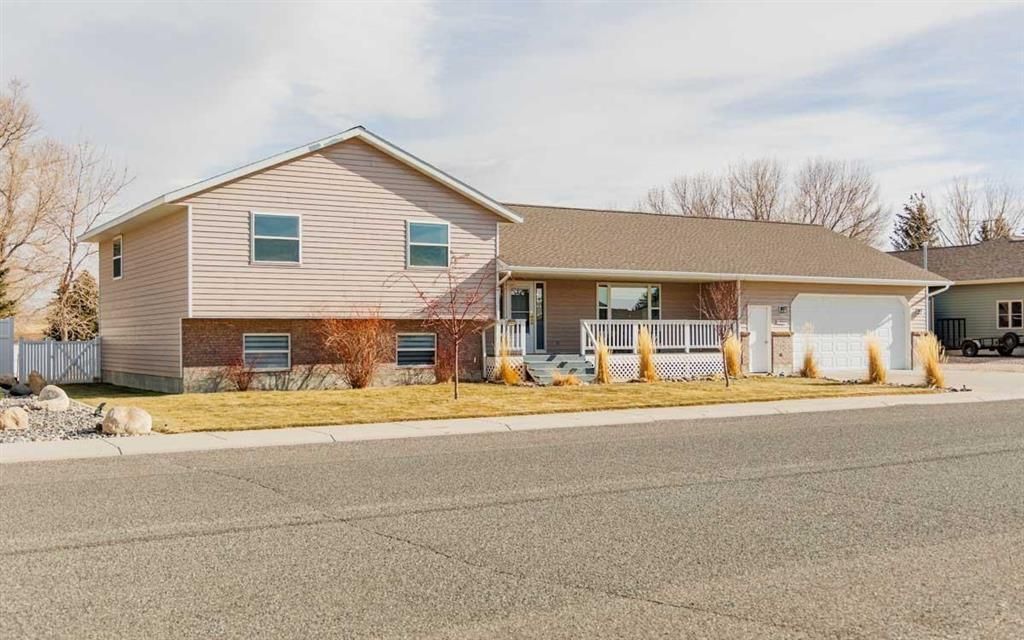 Photo of 908 35th St, Cody, WY 82414 (MLS # 10031885)
