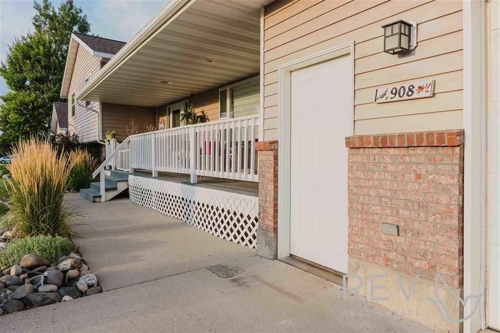Photo of 908 35th St, Cody, WY 82414 (MLS # 10031885)