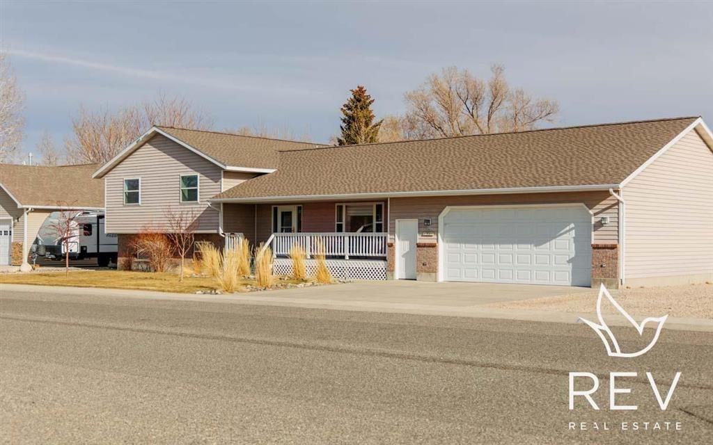 Photo of 908 35th St, Cody, WY 82414 (MLS # 10031885)