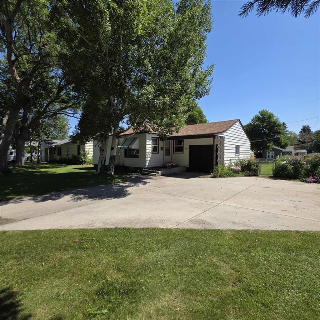 Photo of 1620 21st St, Cody, WY 82414 (MLS # 10031483)