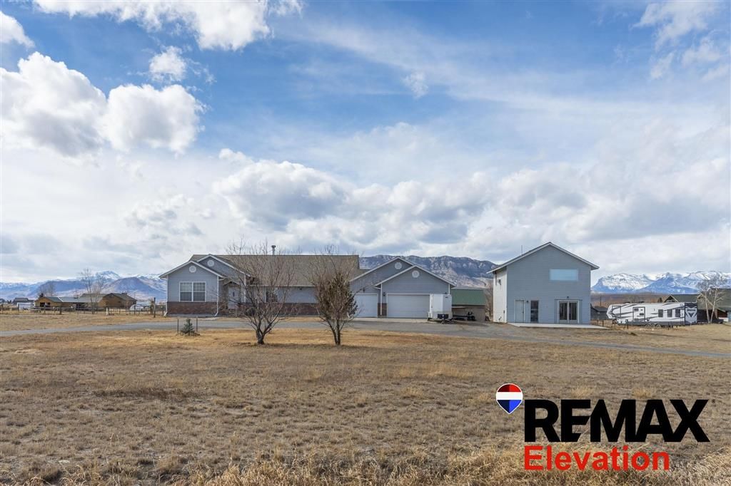 Photo of 25 Range View Dr, Cody, WY 82414 (MLS # 10032146)