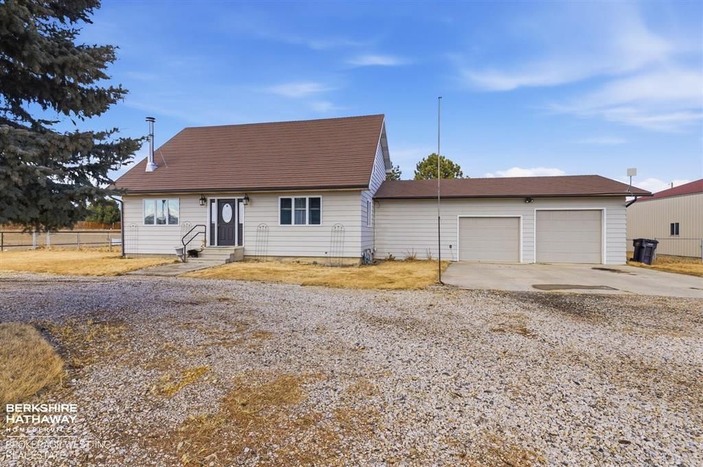 Photo of 1061 Lane 11 1/2, Powell, WY 82435 (MLS # 10032088)