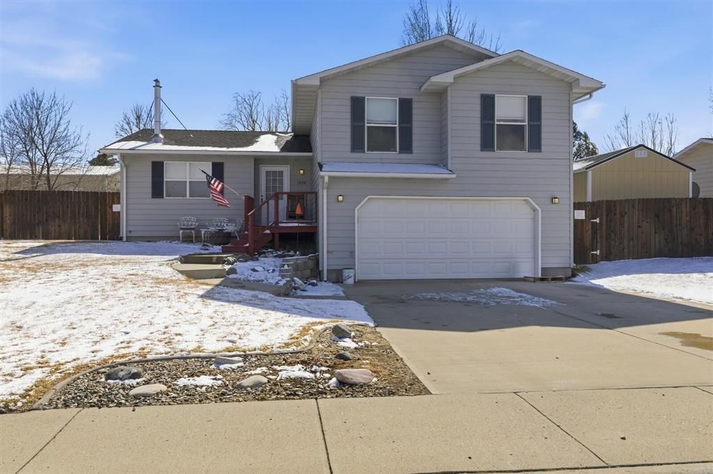 Photo of 1026 River View Dr, Cody, WY 82414 (MLS # 10032140)