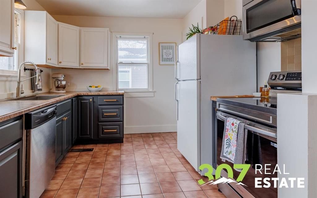 Photo of 637 19th St, Cody, WY 82414 (MLS # 10032145)