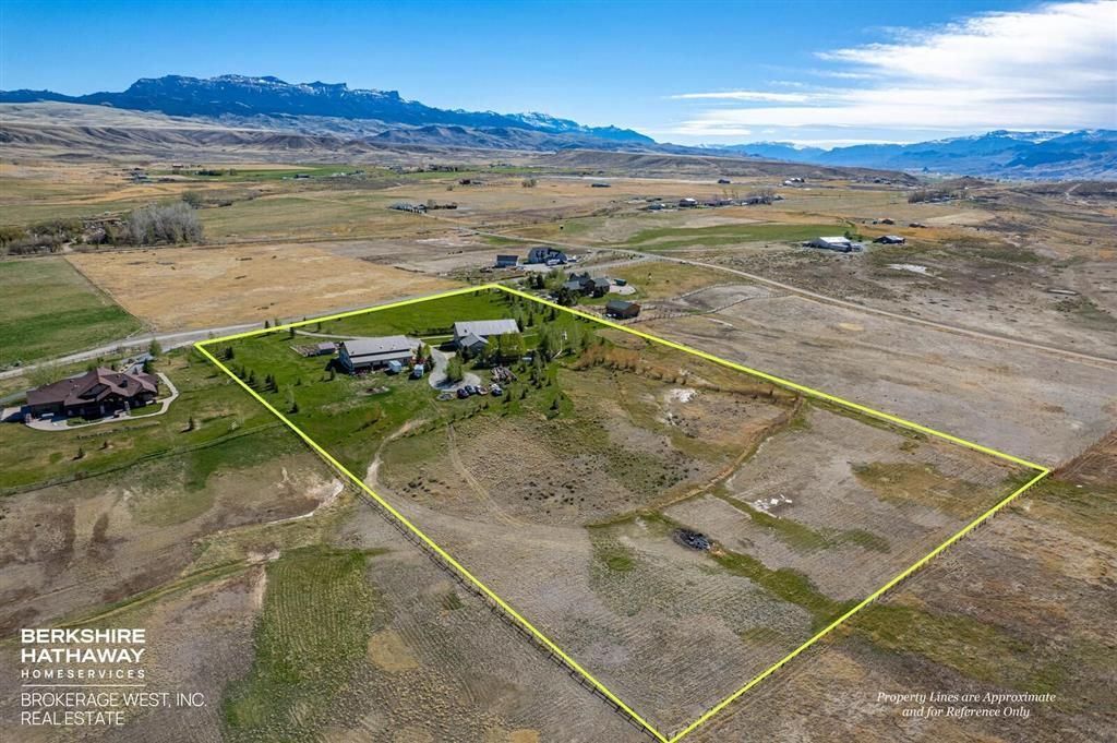 Photo of 15 Ridge View Tr, Cody, WY 82414 (MLS # 10032392)