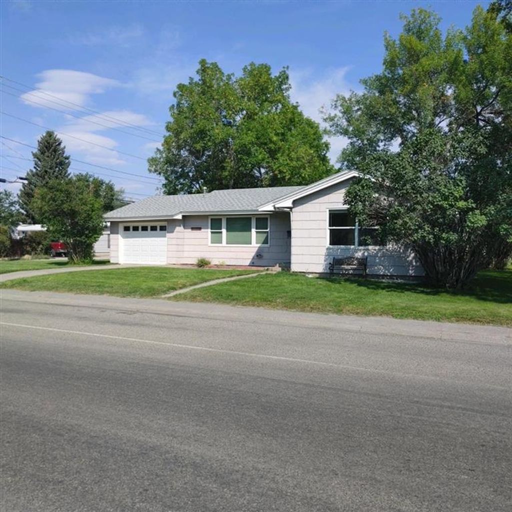 Photo of 1925 Stampede Ave, Cody, WY 82414 (MLS # 10032235)