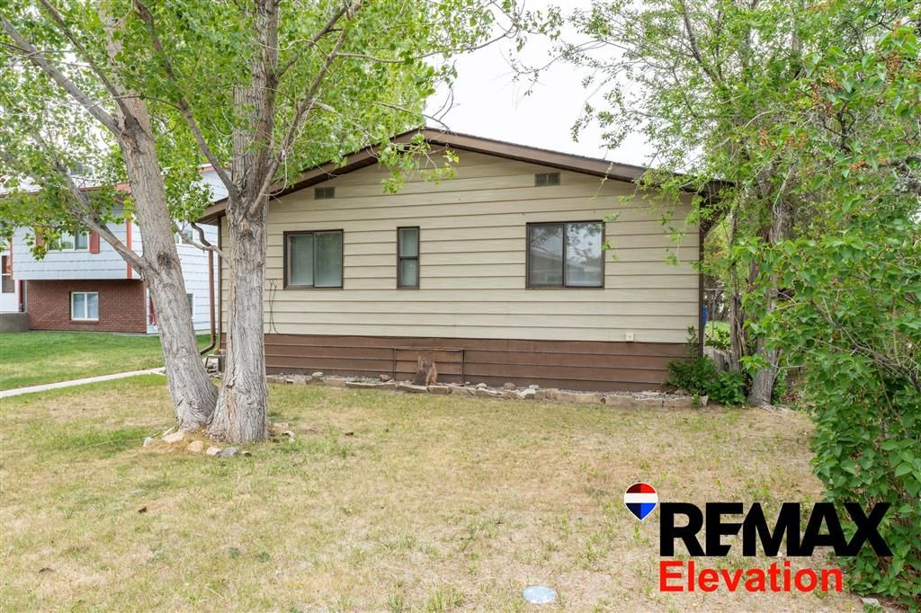Photo of 916 N 7th ST, Greybull, WY 82426 (MLS # 10032384)