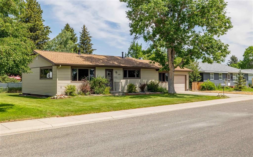 Photo of 1219 Alpine Ave, Cody, WY 82414 (MLS # 10031515)