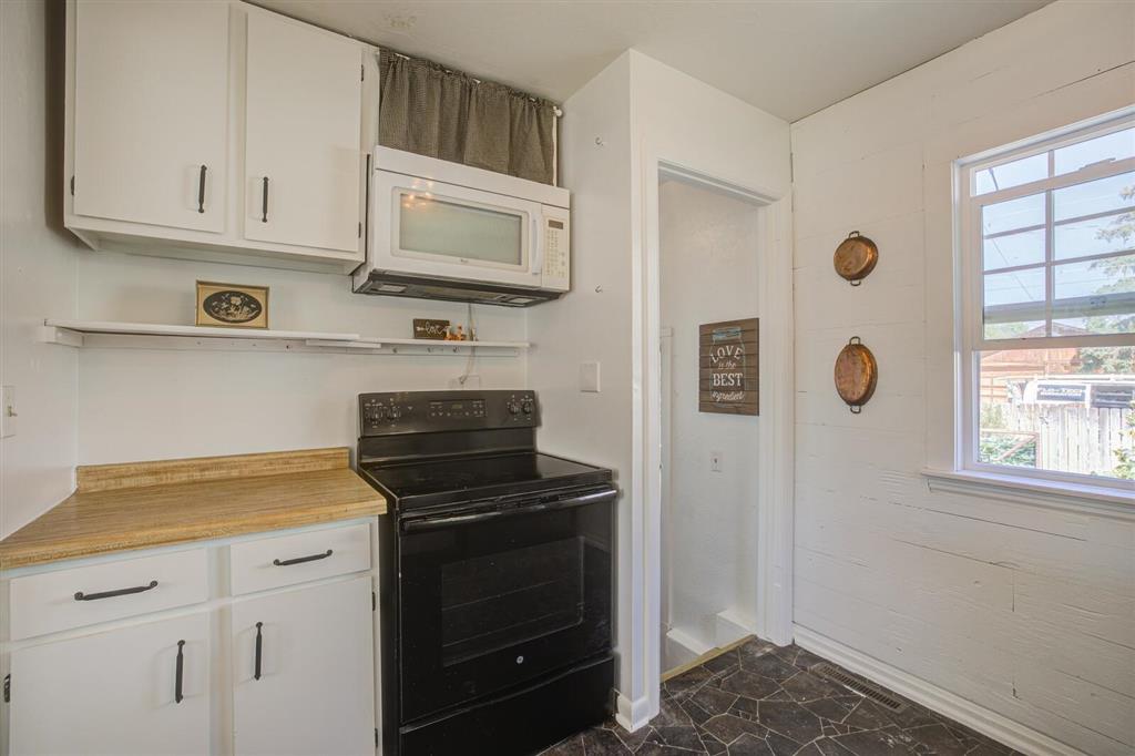 Cody, Wyoming 82414, United States, 3 Bedrooms Bedrooms, ,2 BathroomsBathrooms,Residential,Pending,45107