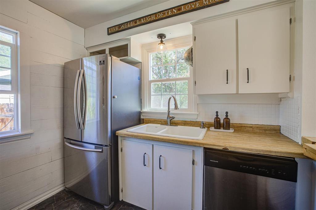 Cody, Wyoming 82414, United States, 3 Bedrooms Bedrooms, ,2 BathroomsBathrooms,Residential,Pending,45107