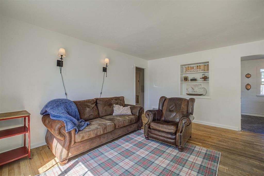 Cody, Wyoming 82414, United States, 3 Bedrooms Bedrooms, ,2 BathroomsBathrooms,Residential,Pending,45107