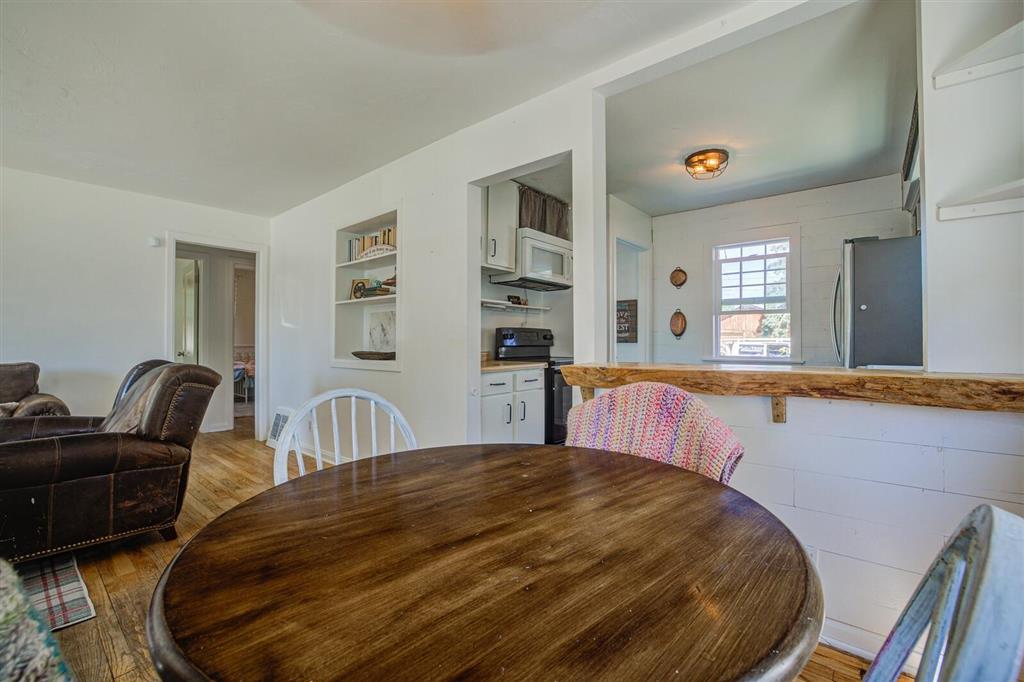 Cody, Wyoming 82414, United States, 3 Bedrooms Bedrooms, ,2 BathroomsBathrooms,Residential,Pending,45107