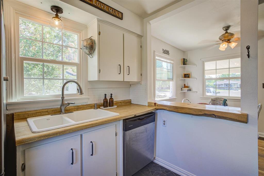 Cody, Wyoming 82414, United States, 3 Bedrooms Bedrooms, ,2 BathroomsBathrooms,Residential,Pending,45107