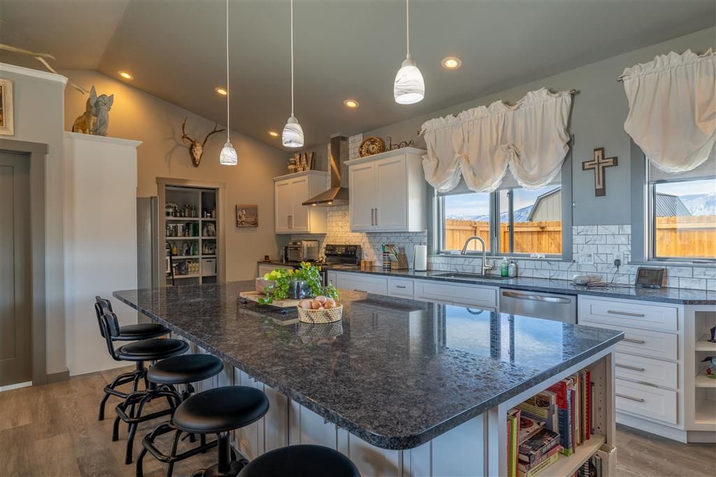 Photo of 5 Cowboy Dr, Clark, WY 82435 (MLS # 10032191)