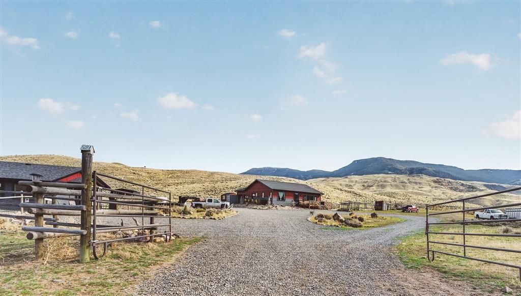 Photo of 32 Wapiti Estates Dr, Cody, WY 82414 (MLS # 10032231)