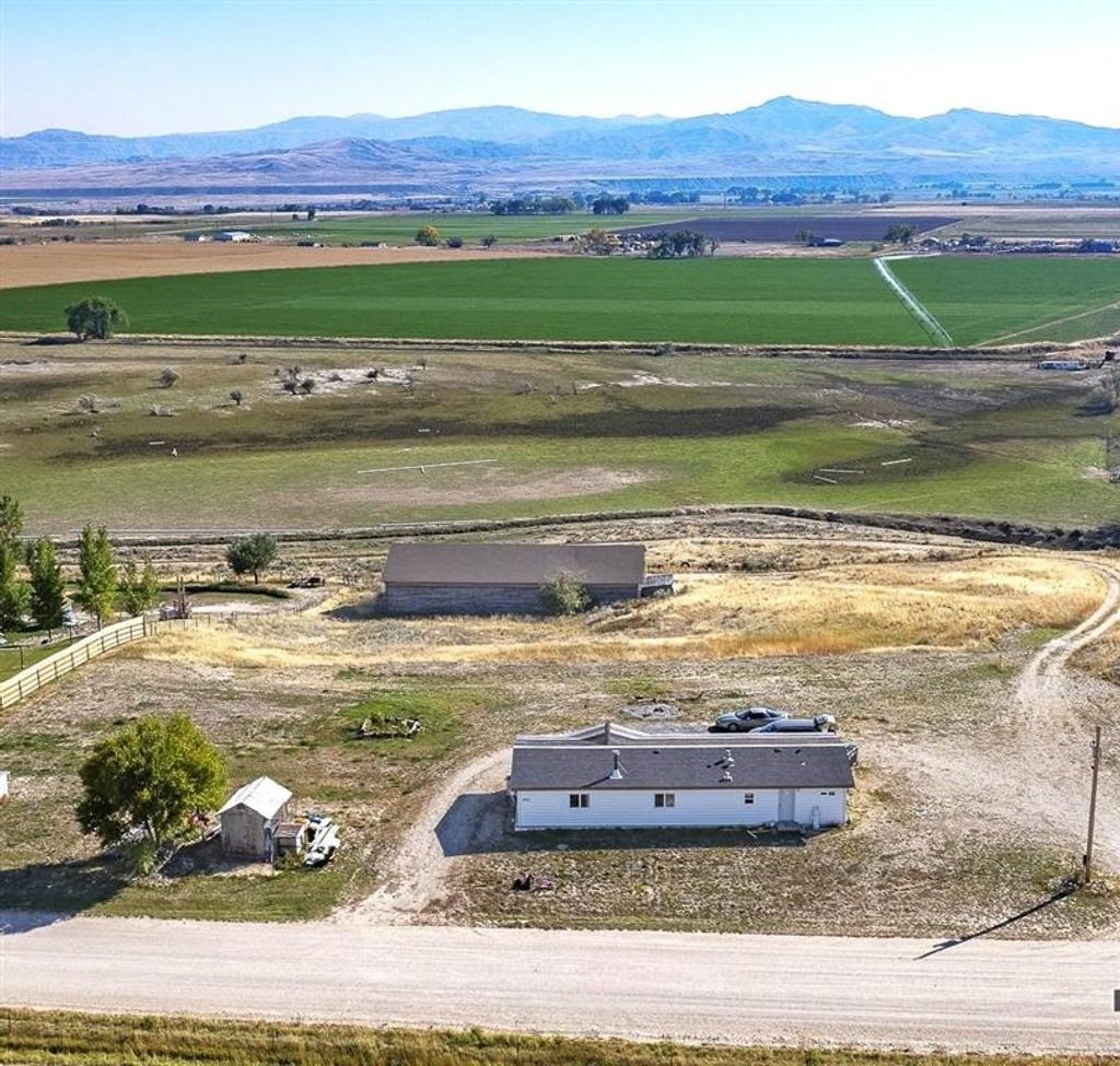 Photo of 1822 Lane 11 1/2, Powell, WY 82435 (MLS # 10031642)