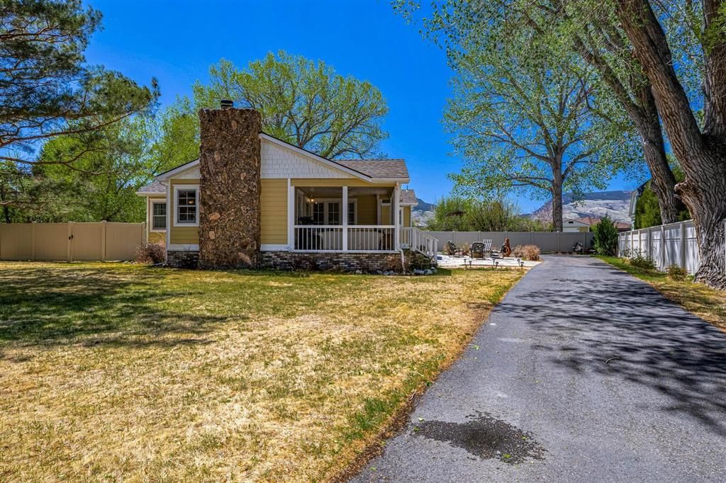 Photo of 1627 11th St, Cody, WY 82414 (MLS # 10032378)