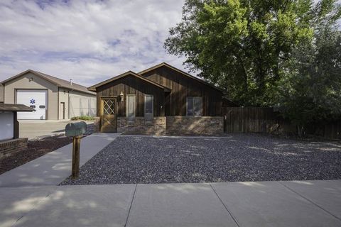 Photo of 1015 Robertson Ave, Worland, WY 82401 (MLS # 10031647)