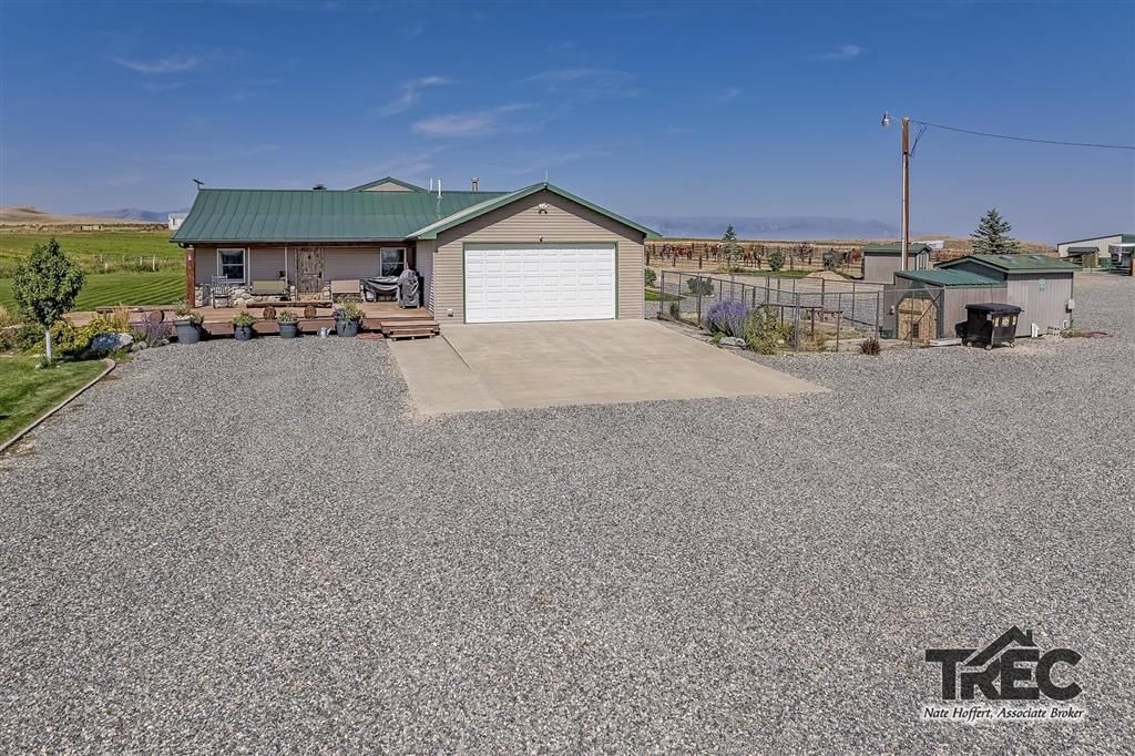 Photo of 854 Road 22 1/2, Powell, WY 82435 (MLS # 10031650)