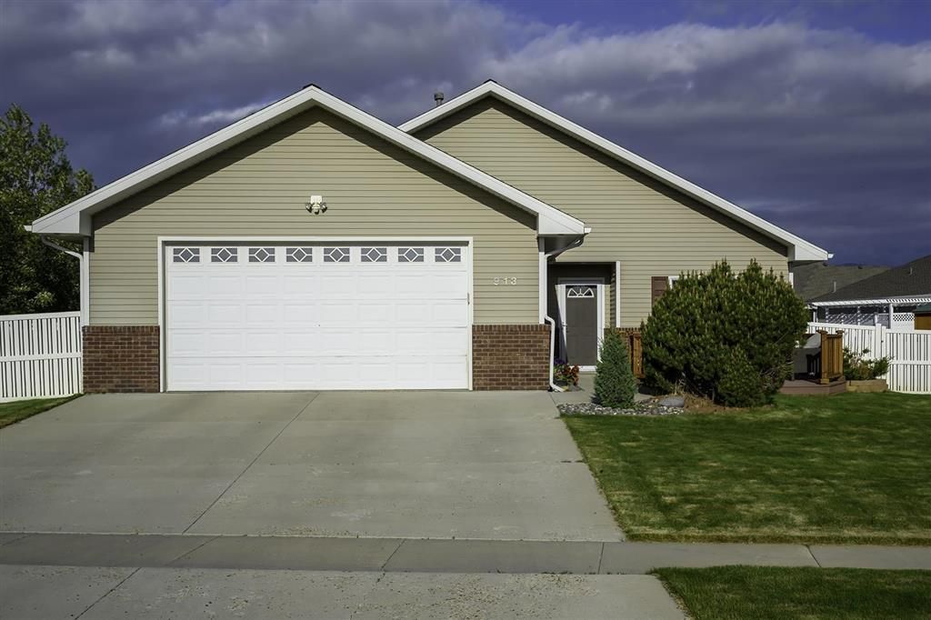 Photo of 913 34th St, Cody, WY 82414 (MLS # 10031246)