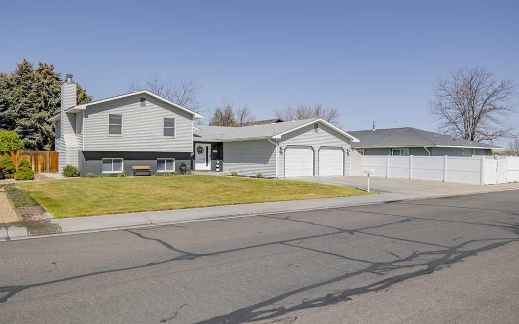 Photo of 270 Grand St, Powell, WY 82435 (MLS # 10032333)