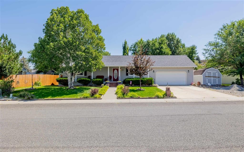 Photo of 508 River View Dr, Cody, WY 82414 (MLS # 10031621)