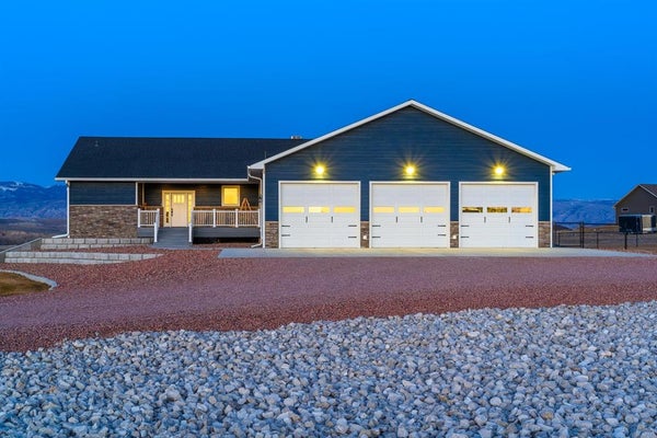 207 EAGLE DR, GREYBULL, WY 82426 - Image b6841cc29332b17d9be4cd884a65892d/3912546505