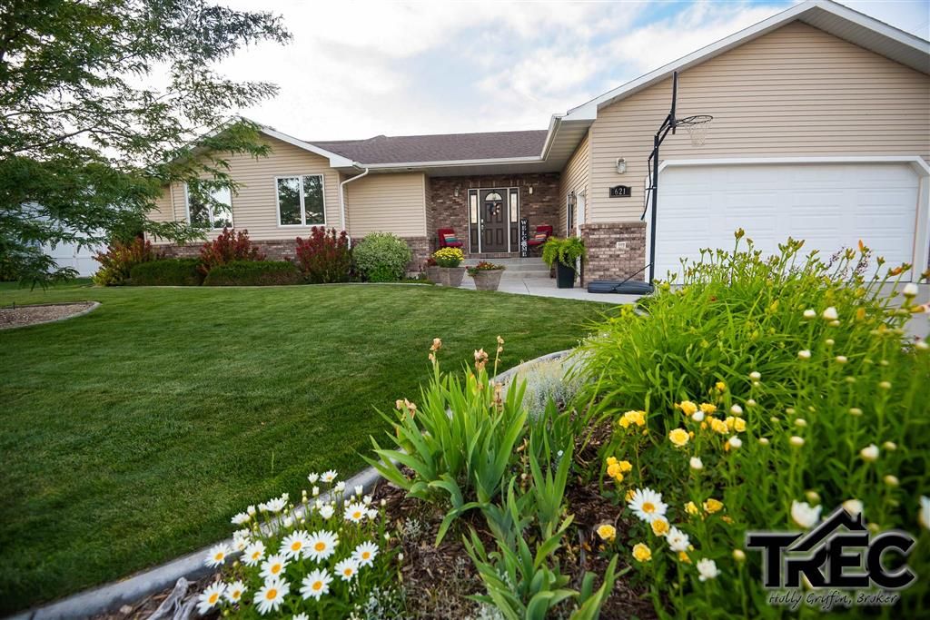 Photo of 621 Avenue B, Powell, WY 82435 (MLS # 10032051)