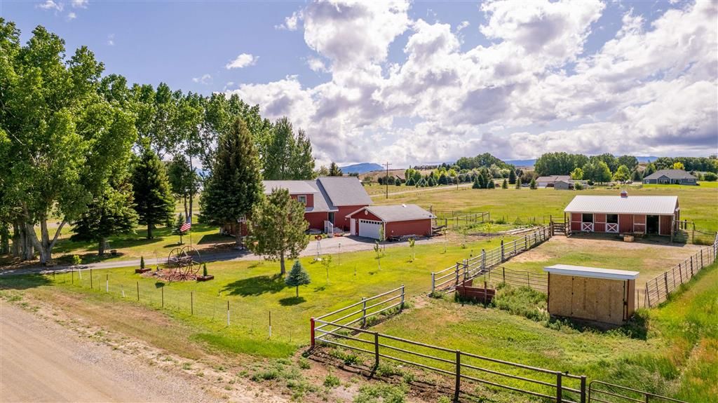 Photo of 5 Longhorn Dr, Cody, WY 82414 (MLS # 10031444)
