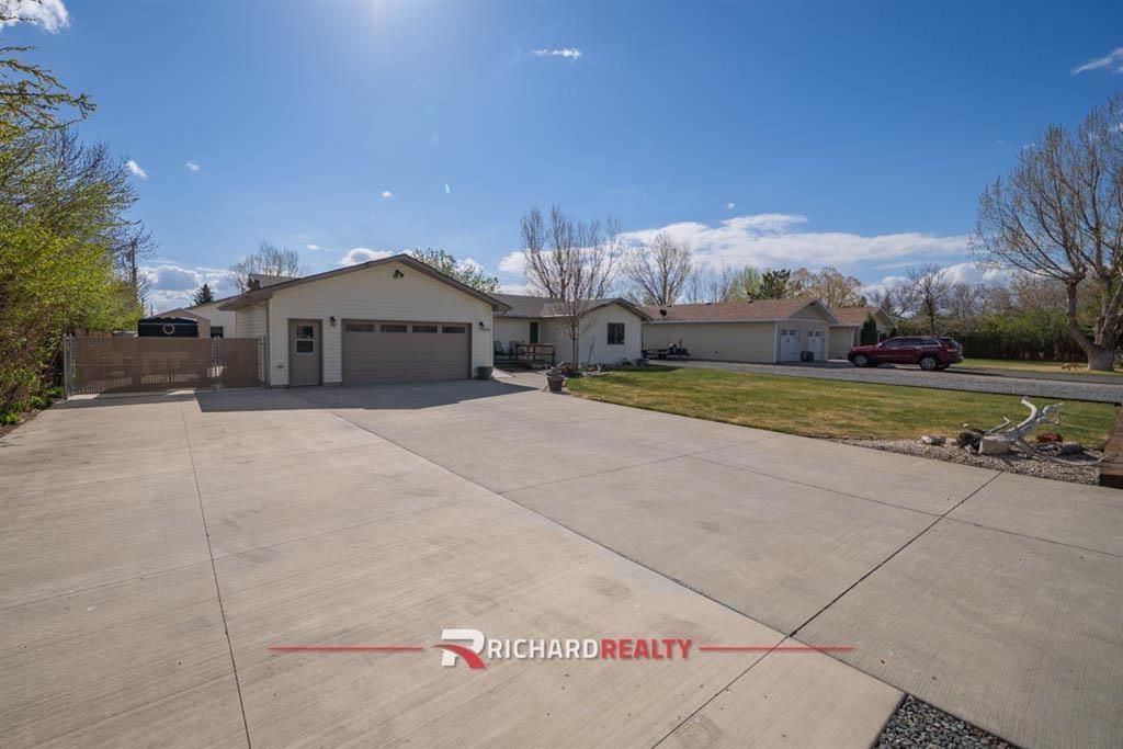 Photo of 2202 Southfork St, Cody, WY 82414 (MLS # 10032310)