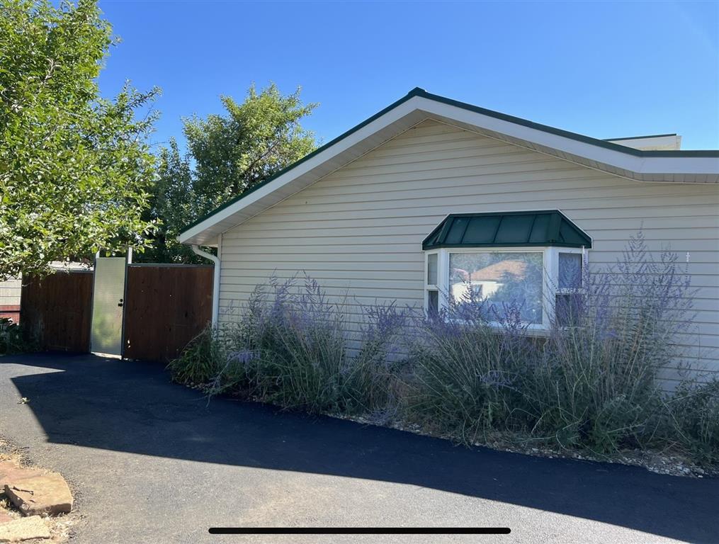 Cody, Wyoming 82414, United States, 2 Bedrooms Bedrooms, ,3 BathroomsBathrooms,Residential,Pending,81269