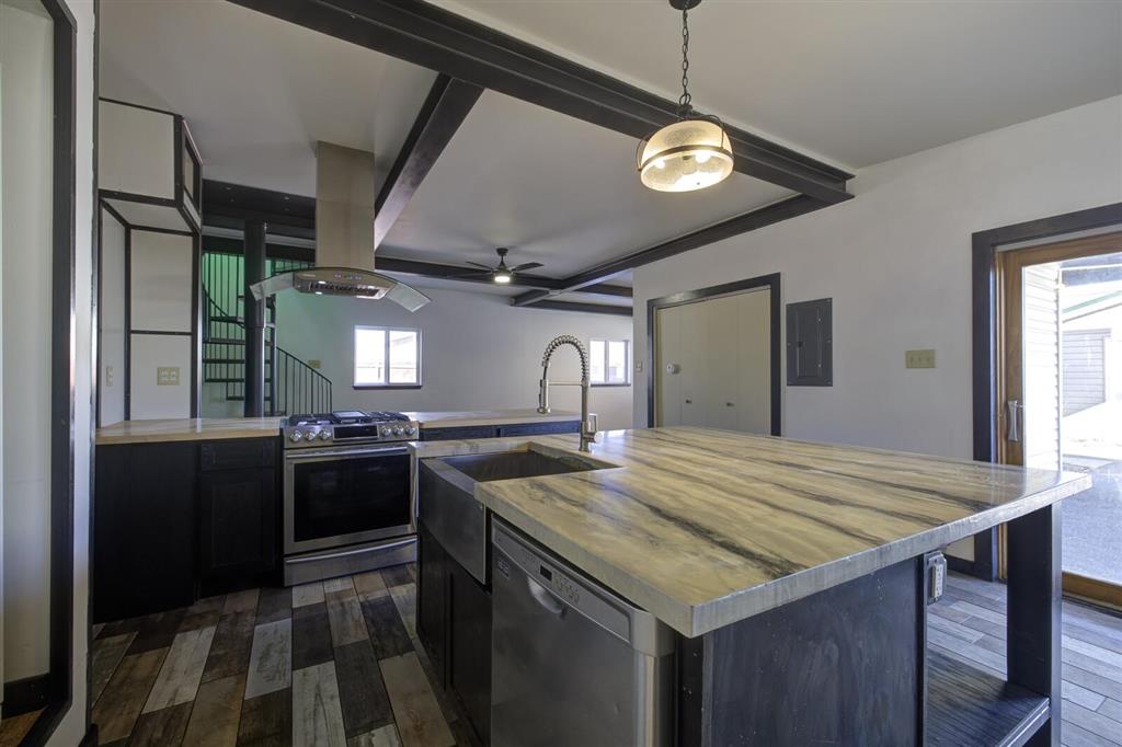 Cody, Wyoming 82414, United States, 2 Bedrooms Bedrooms, ,3 BathroomsBathrooms,Residential,Pending,81269