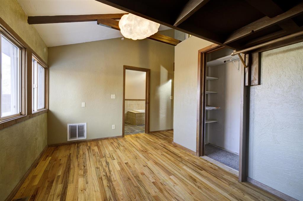 Cody, Wyoming 82414, United States, 2 Bedrooms Bedrooms, ,3 BathroomsBathrooms,Residential,Pending,81269