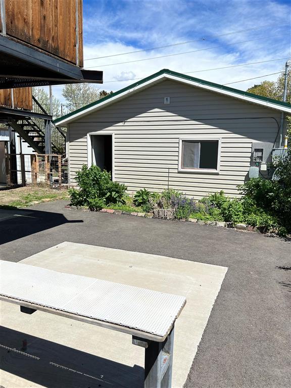 Cody, Wyoming 82414, United States, 2 Bedrooms Bedrooms, ,3 BathroomsBathrooms,Residential,Pending,81269