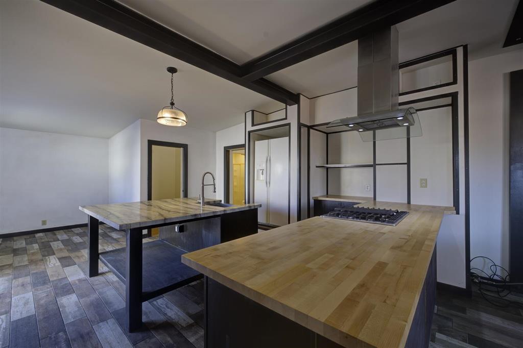 Cody, Wyoming 82414, United States, 2 Bedrooms Bedrooms, ,3 BathroomsBathrooms,Residential,Pending,81269