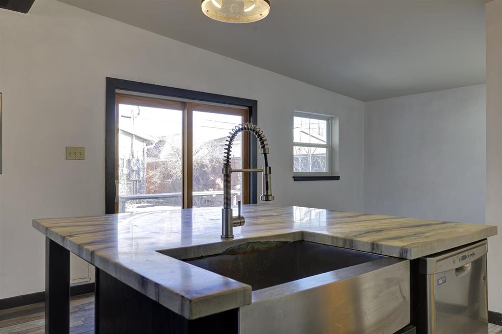 Cody, Wyoming 82414, United States, 2 Bedrooms Bedrooms, ,3 BathroomsBathrooms,Residential,Pending,81269