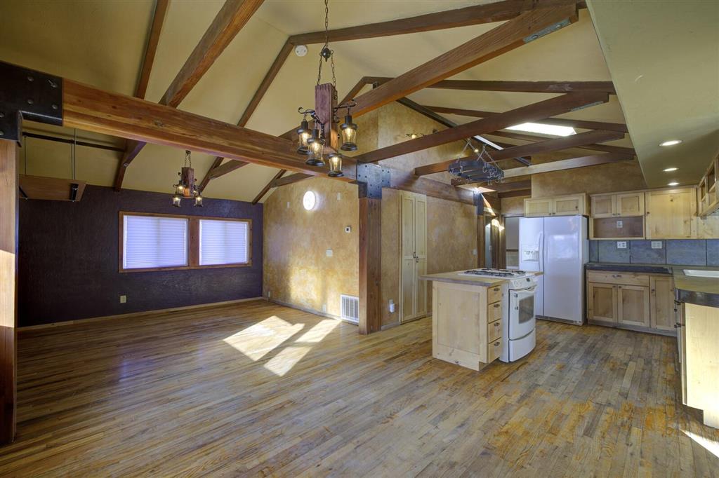 Cody, Wyoming 82414, United States, 2 Bedrooms Bedrooms, ,3 BathroomsBathrooms,Residential,Pending,81269