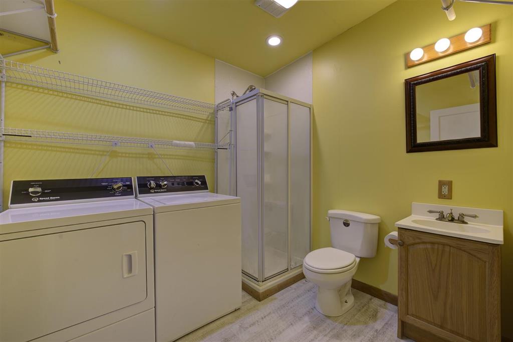 Cody, Wyoming 82414, United States, 2 Bedrooms Bedrooms, ,3 BathroomsBathrooms,Residential,Pending,81269