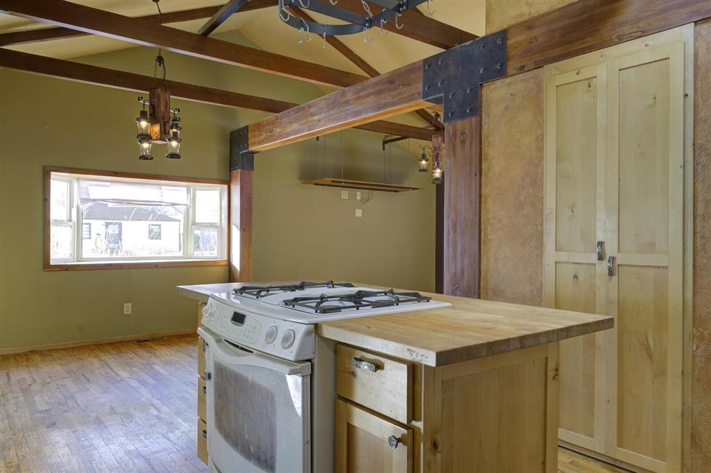 Cody, Wyoming 82414, United States, 2 Bedrooms Bedrooms, ,3 BathroomsBathrooms,Residential,Pending,81269