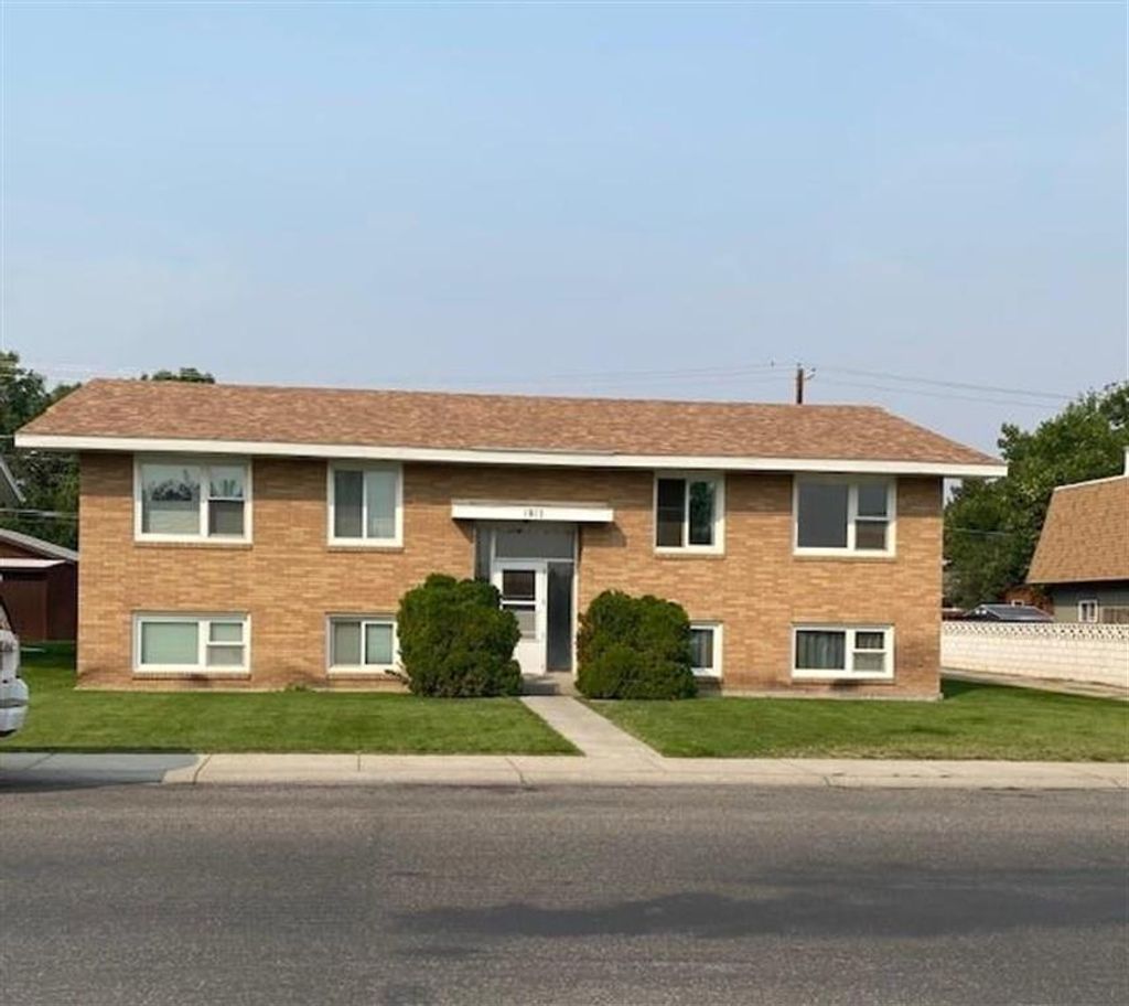 Photo of 1913 16th Street #Apartment 2, Cody, WY 82414 (MLS # 10031758)