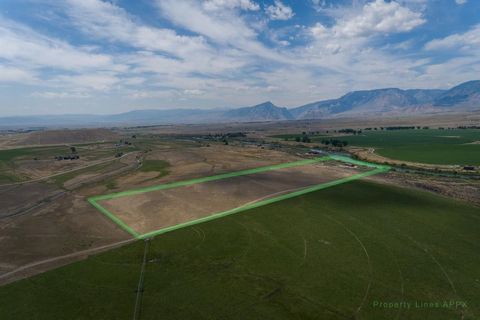 Tiny photo for 77 Eagle Rock Trail, Clark, WY 82435 (MLS # 10031532)