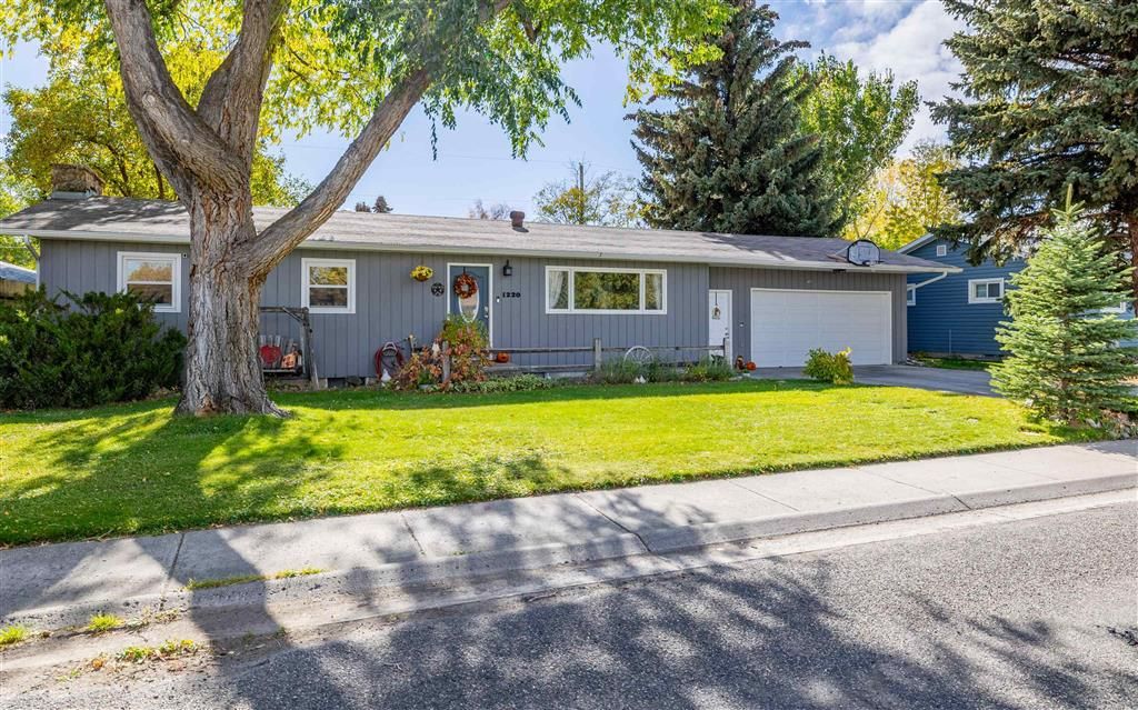 Photo of 1220 Alpine Ave, Cody, WY 82414 (MLS # 10031800)