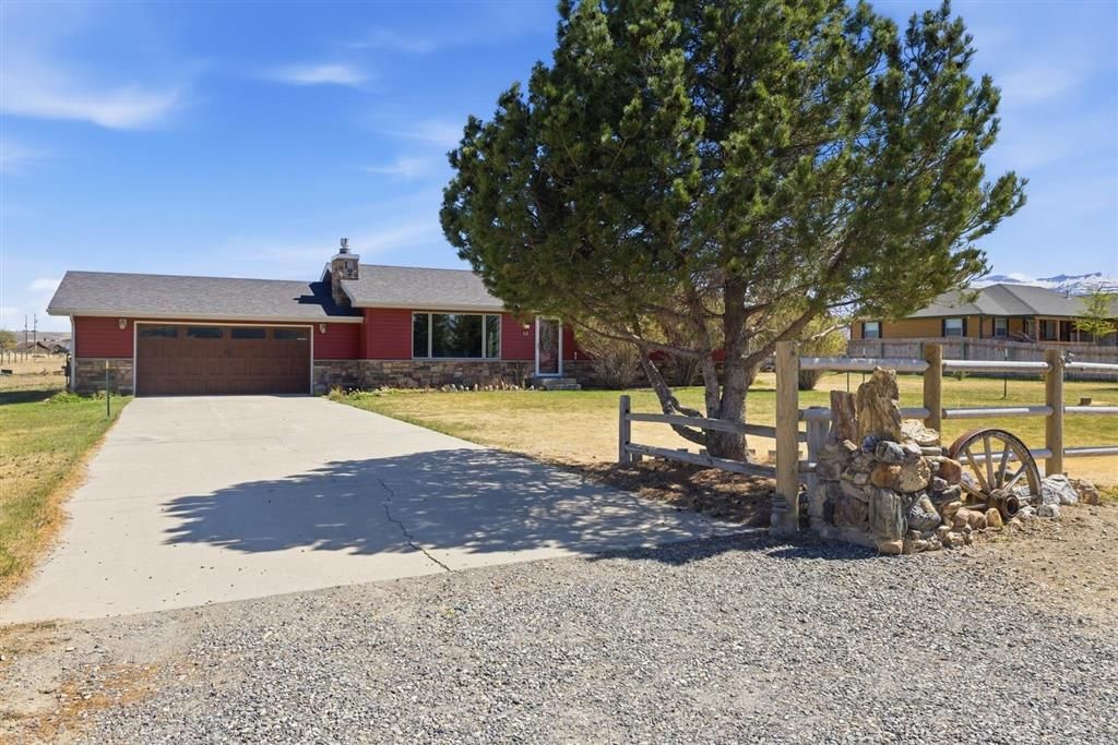 Photo of 12 Marquette Dr, Cody, WY 82414 (MLS # 10032323)