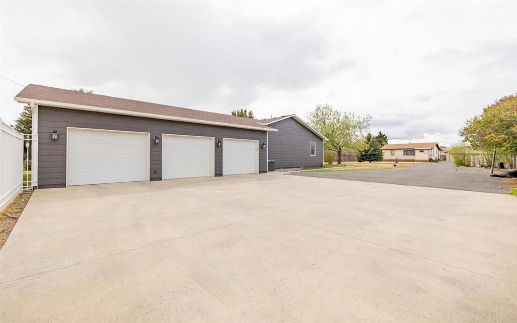 Photo of 3111 Kent Ave, Cody, WY 82414 (MLS # 10032271)