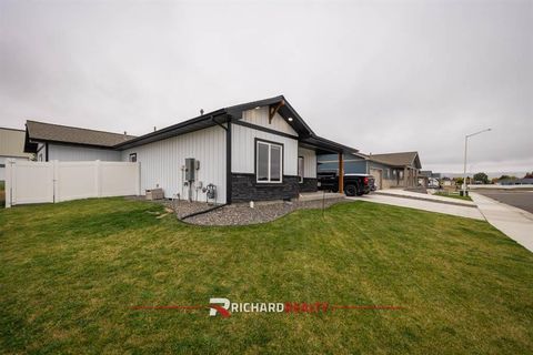 Tiny photo for 755 Go Around Loop, Cody, WY 82414 (MLS # 10031787)