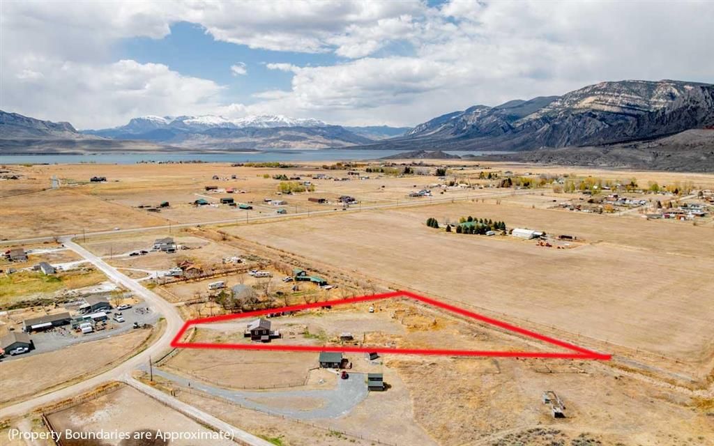 Photo of 15 Arrowhead Dr, Cody, WY 82414 (MLS # 10032321)