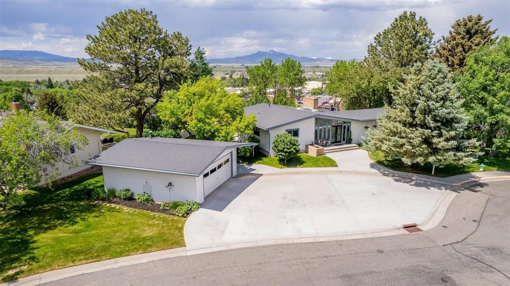 Photo of 1507 Shepard Pl, Cody, WY 82414 (MLS # 10031313)