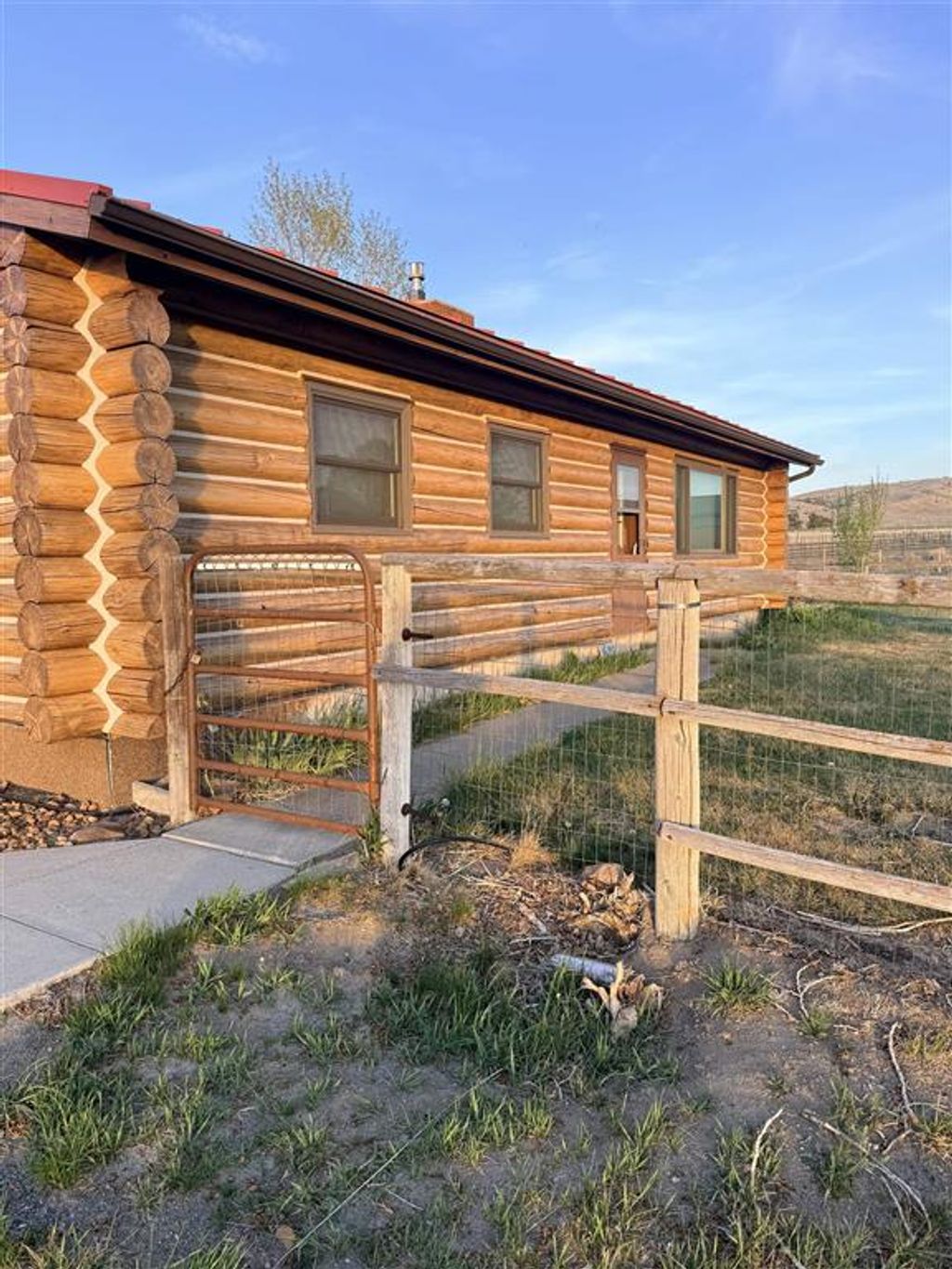 Photo of 90 Sunset Rim, Cody, WY 82414 (MLS # 10032379)
