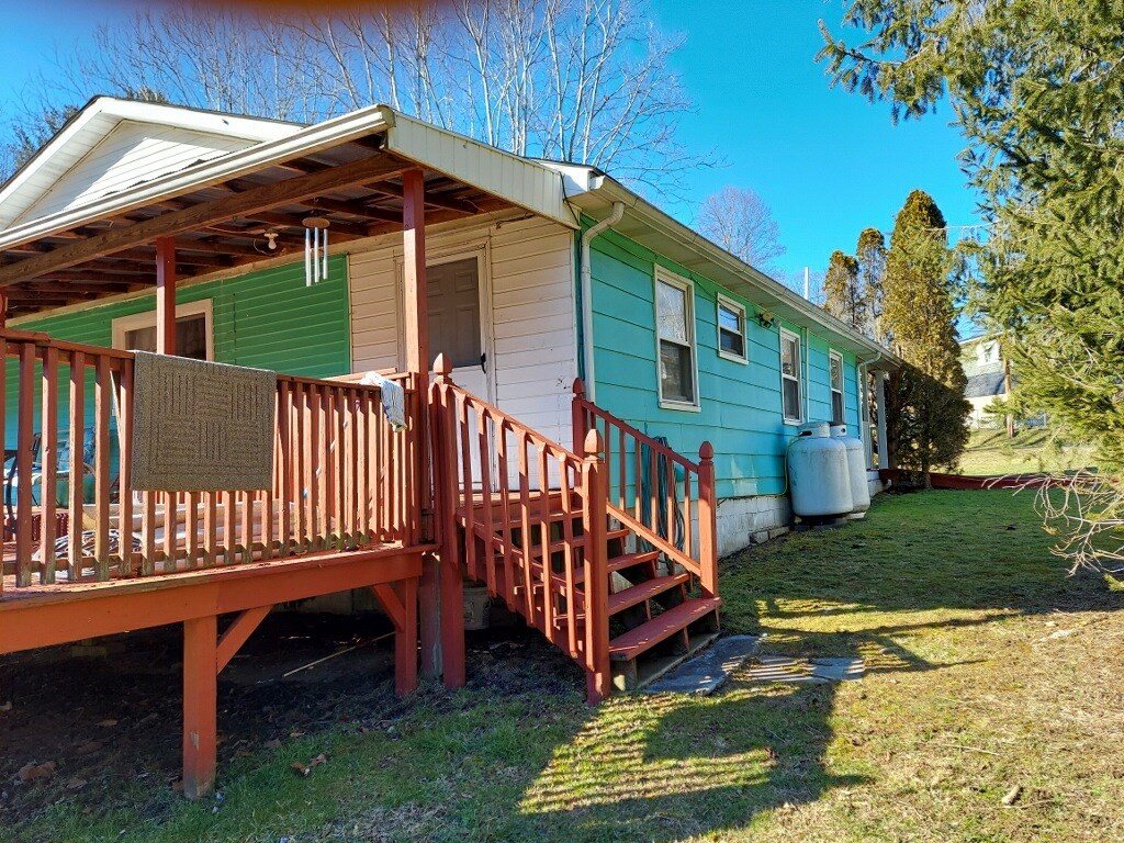 275 Masseyville Road, Rock Creek, West Virginia image 2